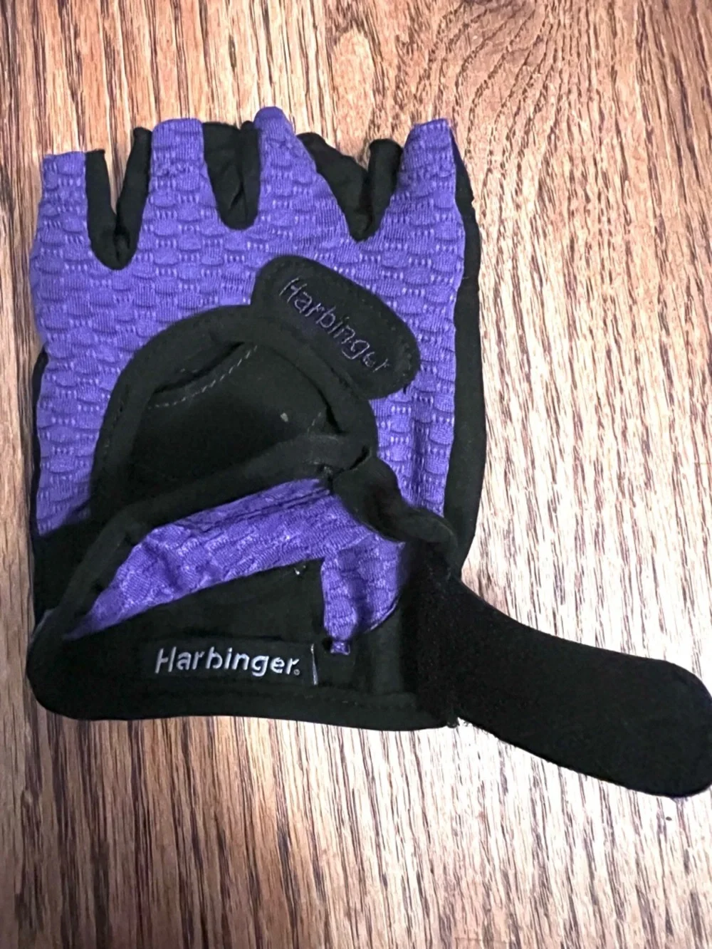 Women’s Harbinger fingerless weight lifting gloves